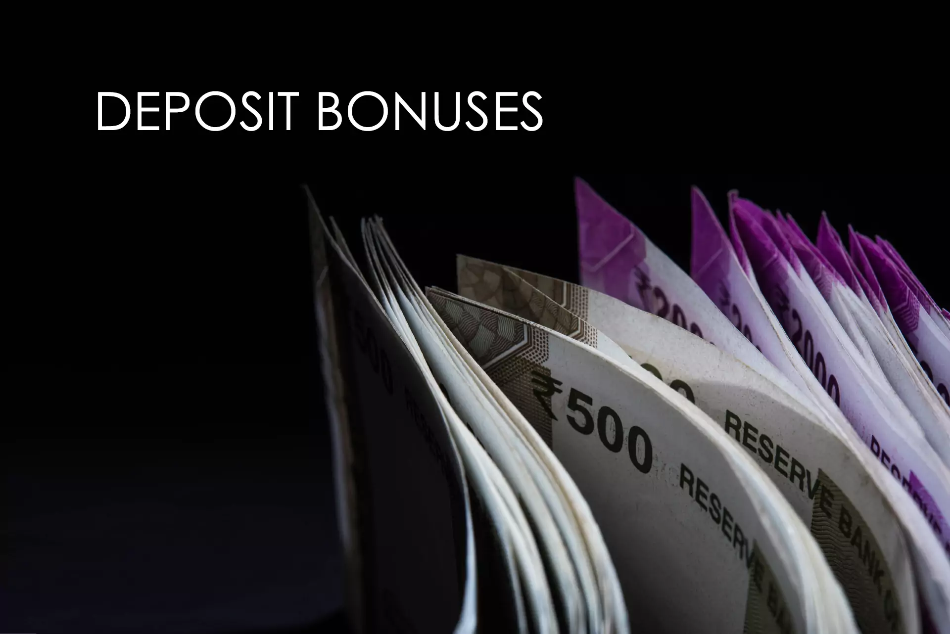 The welcome bonus depends on the amount of the first deposit.